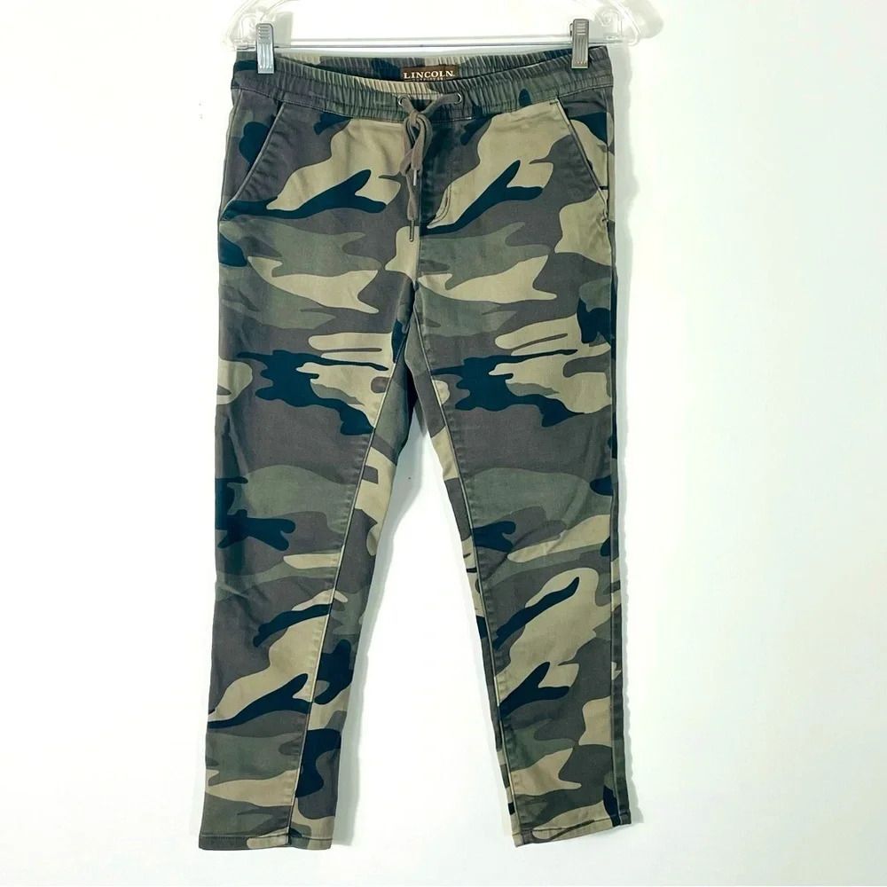 Lincoln Outfitters Green & Brown Camo Capris w Drawstring Waist Size Size 6
